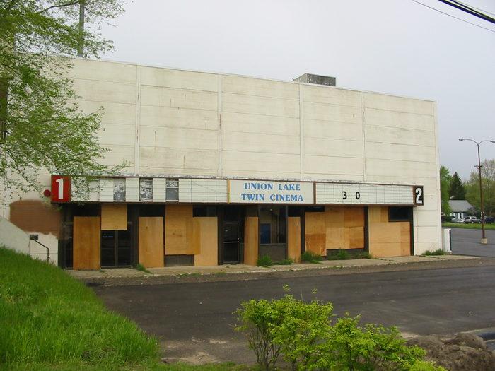Union Lake Twin Cinemas - May 2002 Photo